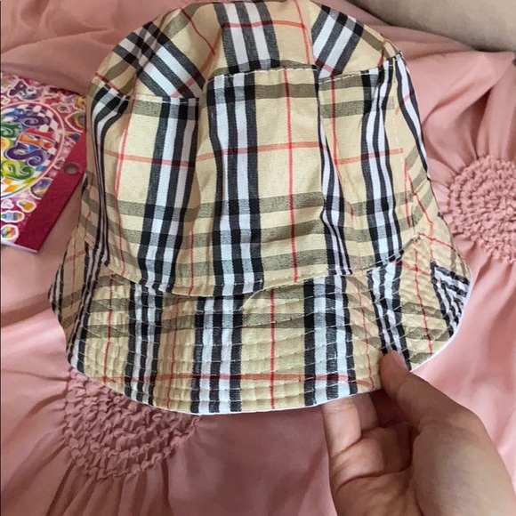 Brandy Melville Accessories - Reversible bucket hat